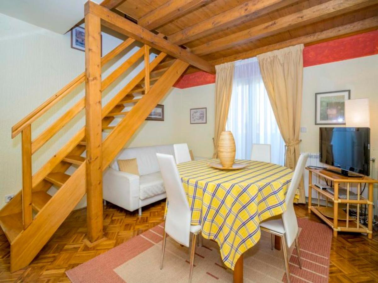 Apartments Villa Rossella 1 ロヴィニ エクステリア 写真