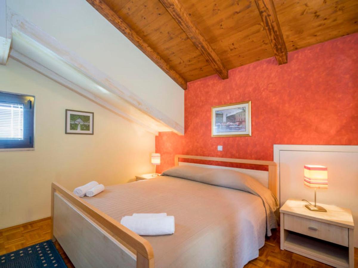 Apartments Villa Rossella 1 ロヴィニ エクステリア 写真