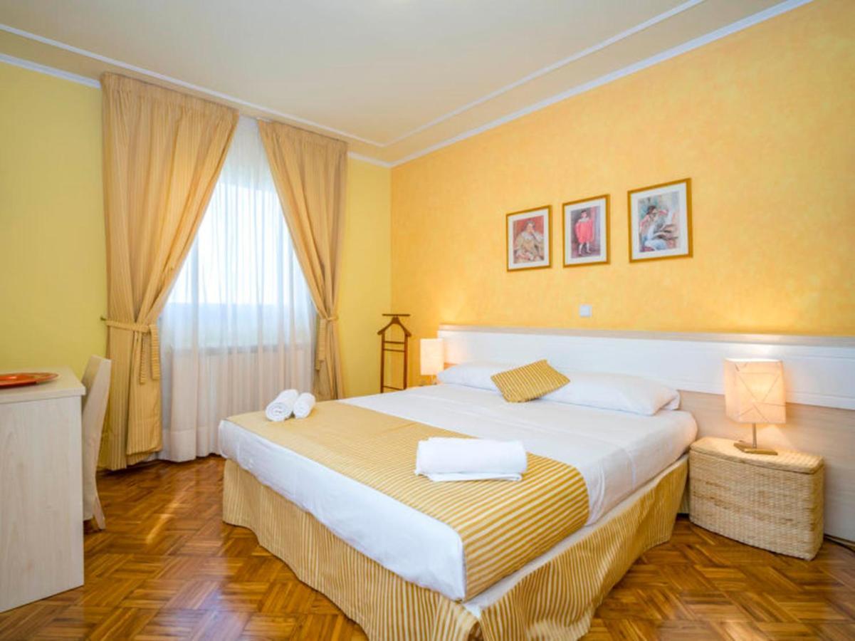 Apartments Villa Rossella 1 ロヴィニ エクステリア 写真