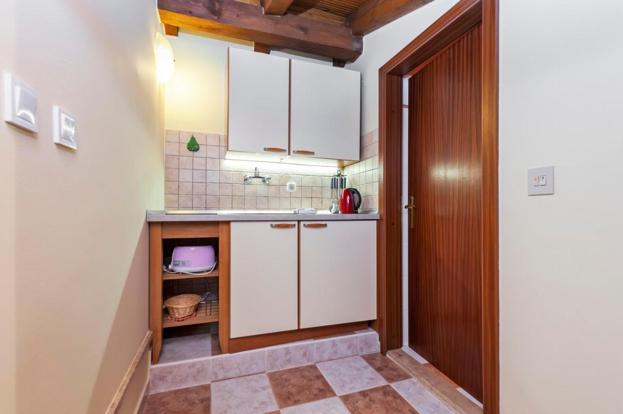 Apartments Villa Rossella 1 ロヴィニ エクステリア 写真