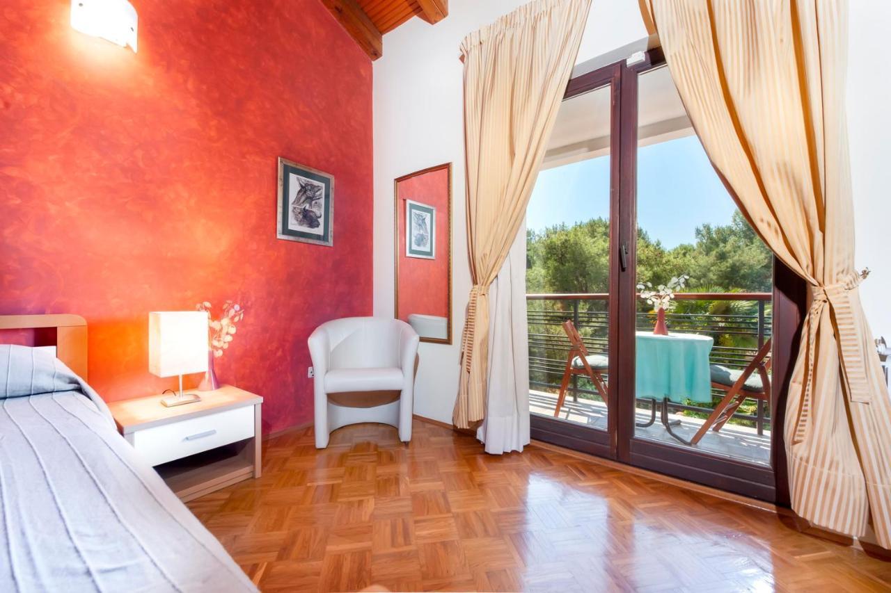 Apartments Villa Rossella 1 ロヴィニ エクステリア 写真
