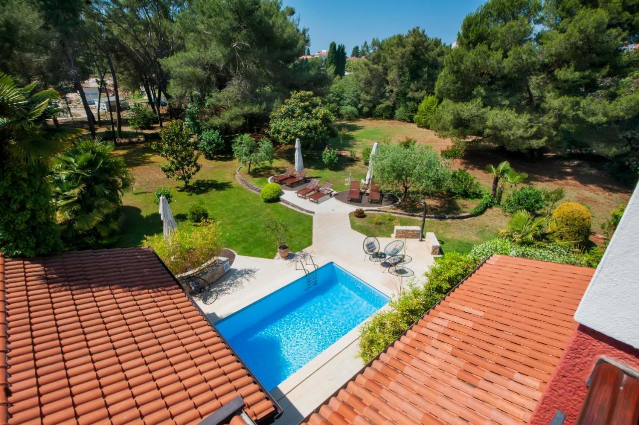 Apartments Villa Rossella 1 ロヴィニ エクステリア 写真
