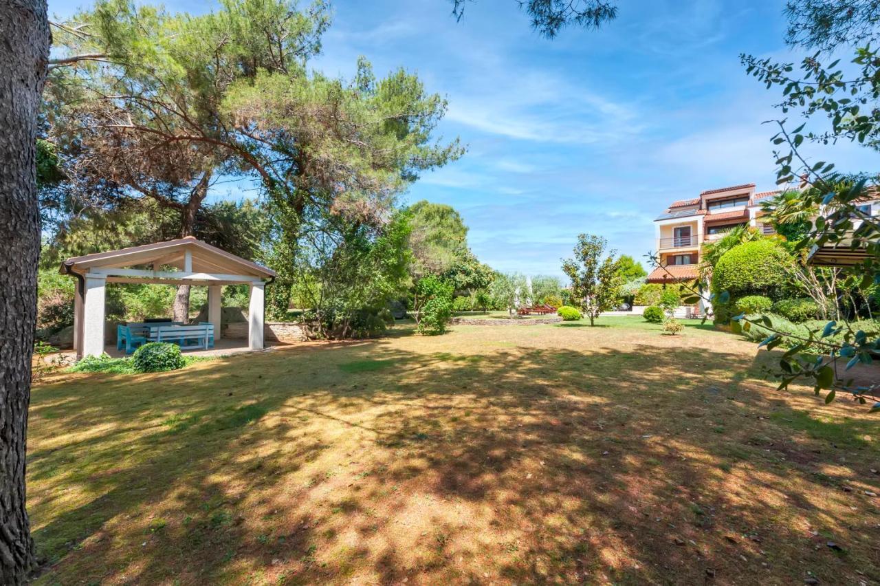 Apartments Villa Rossella 1 ロヴィニ エクステリア 写真