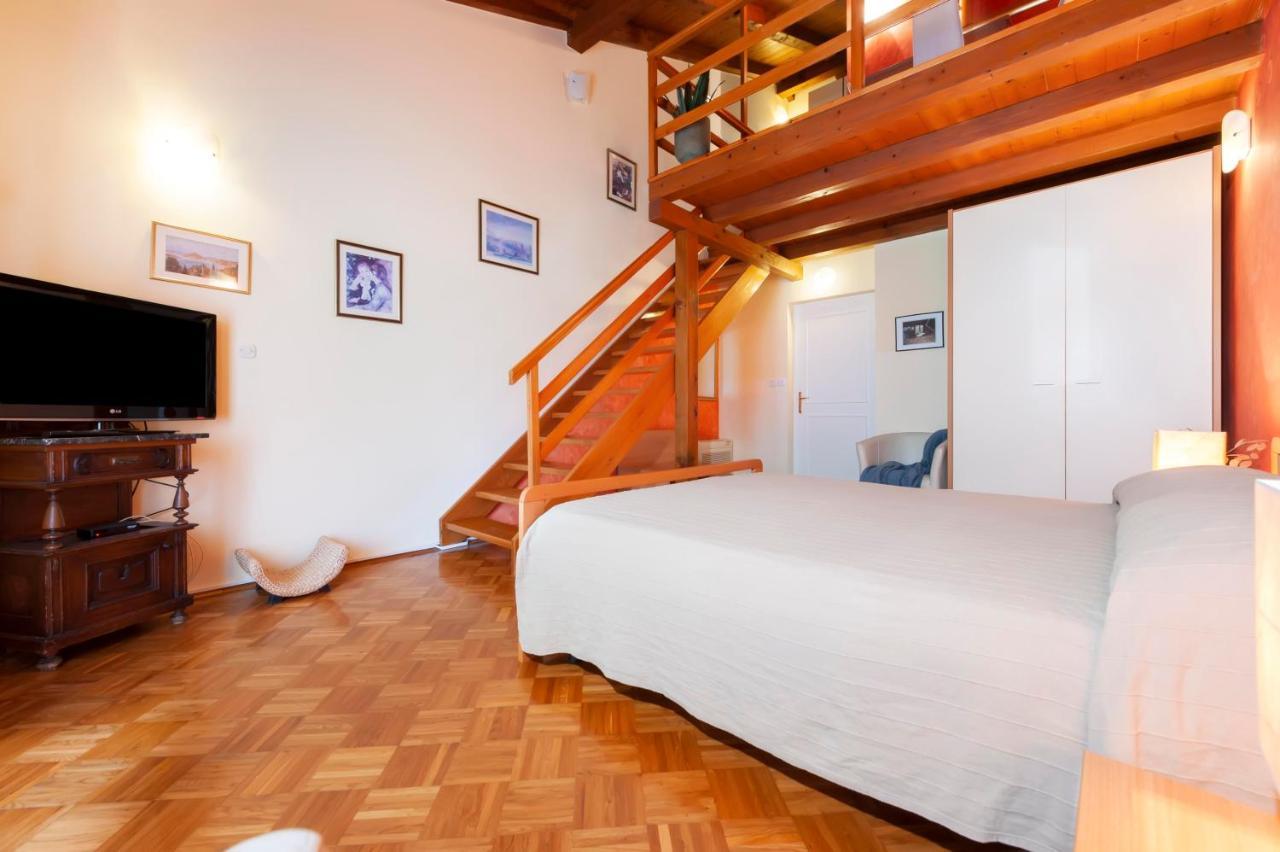 Apartments Villa Rossella 1 ロヴィニ エクステリア 写真