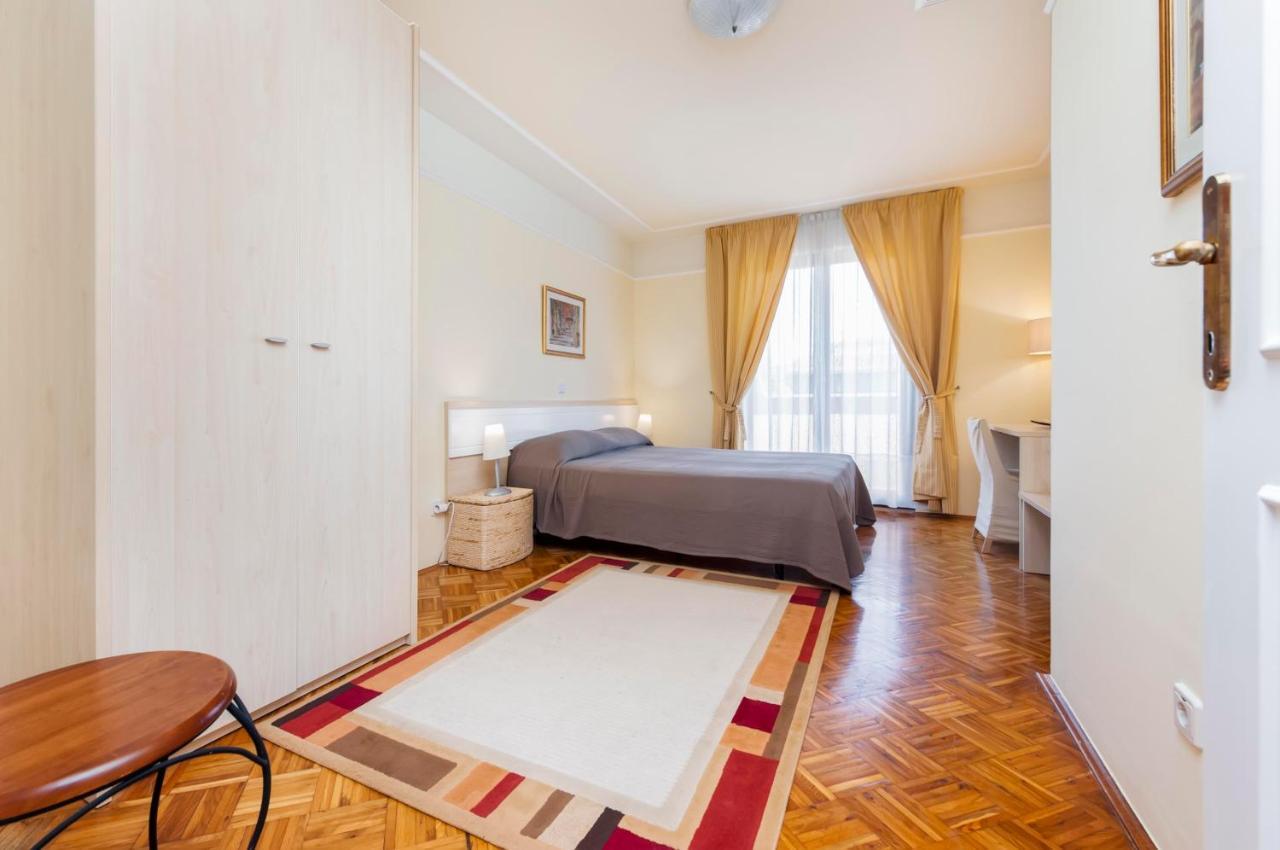 Apartments Villa Rossella 1 ロヴィニ エクステリア 写真
