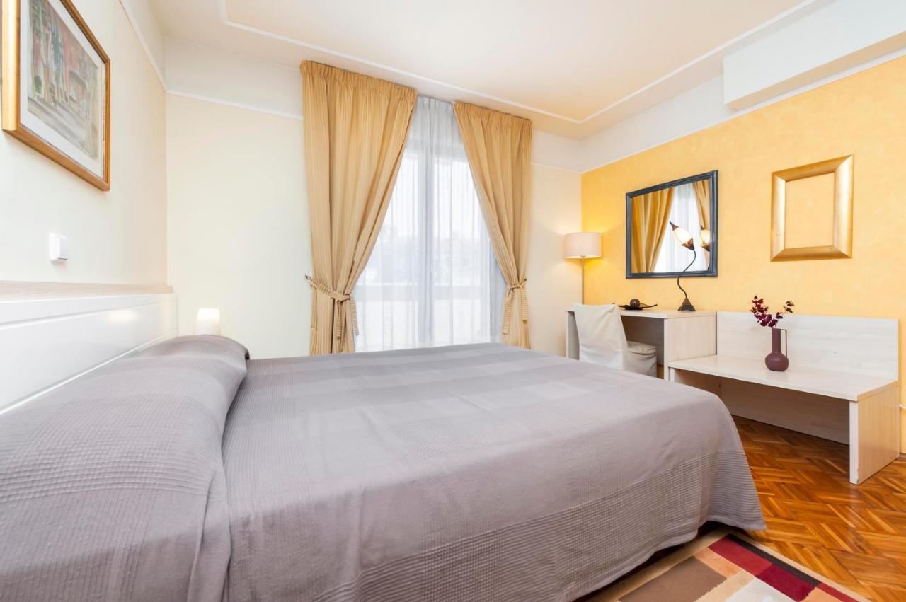 Apartments Villa Rossella 1 ロヴィニ エクステリア 写真