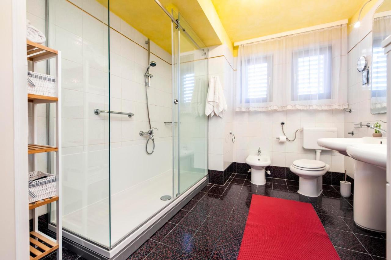 Apartments Villa Rossella 1 ロヴィニ エクステリア 写真