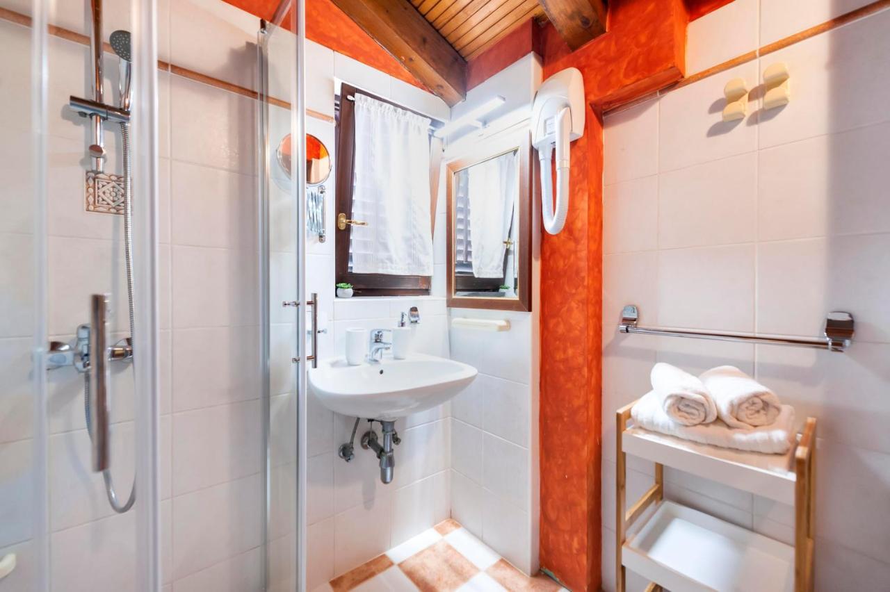 Apartments Villa Rossella 1 ロヴィニ エクステリア 写真