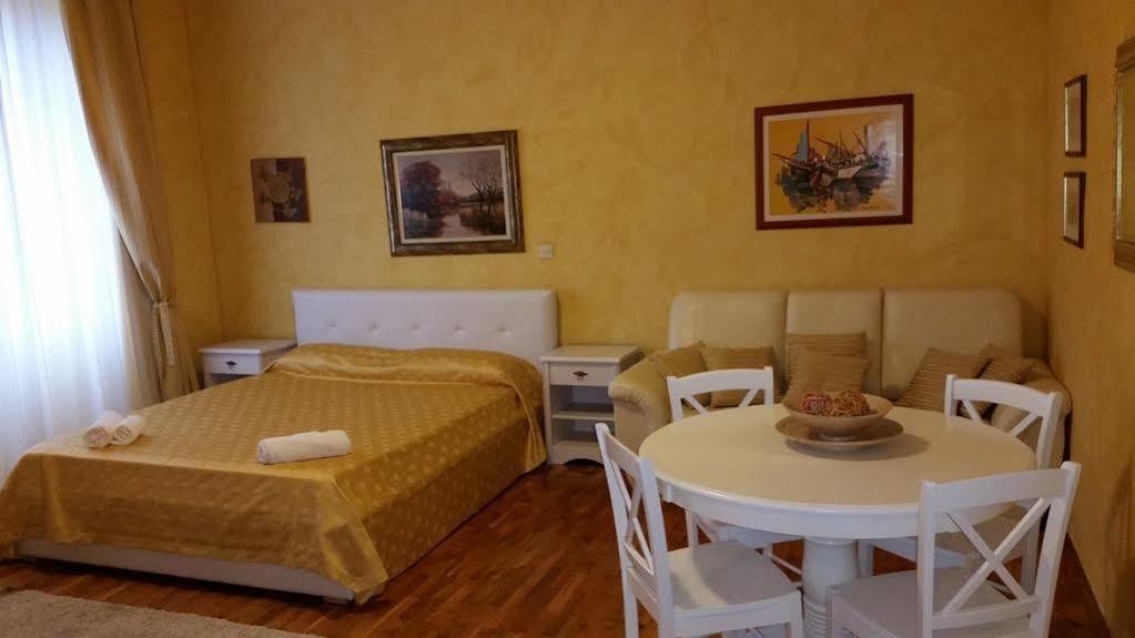 Apartments Villa Rossella 1 ロヴィニ エクステリア 写真