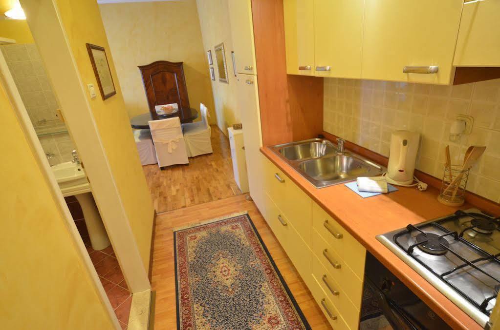 Apartments Villa Rossella 1 ロヴィニ エクステリア 写真