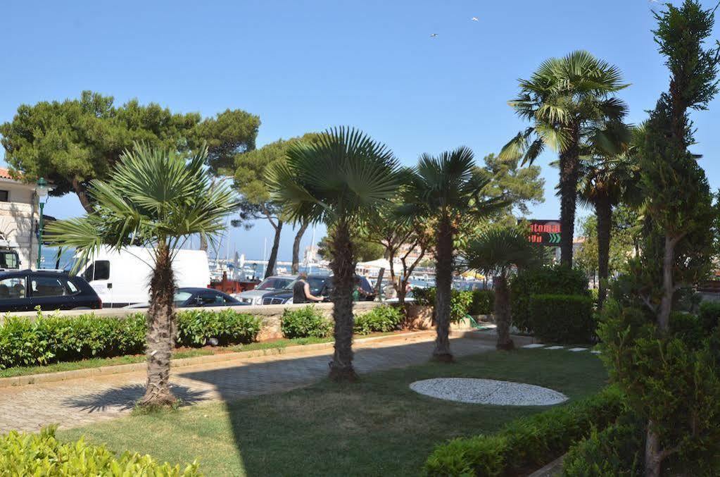 Apartments Villa Rossella 1 ロヴィニ エクステリア 写真