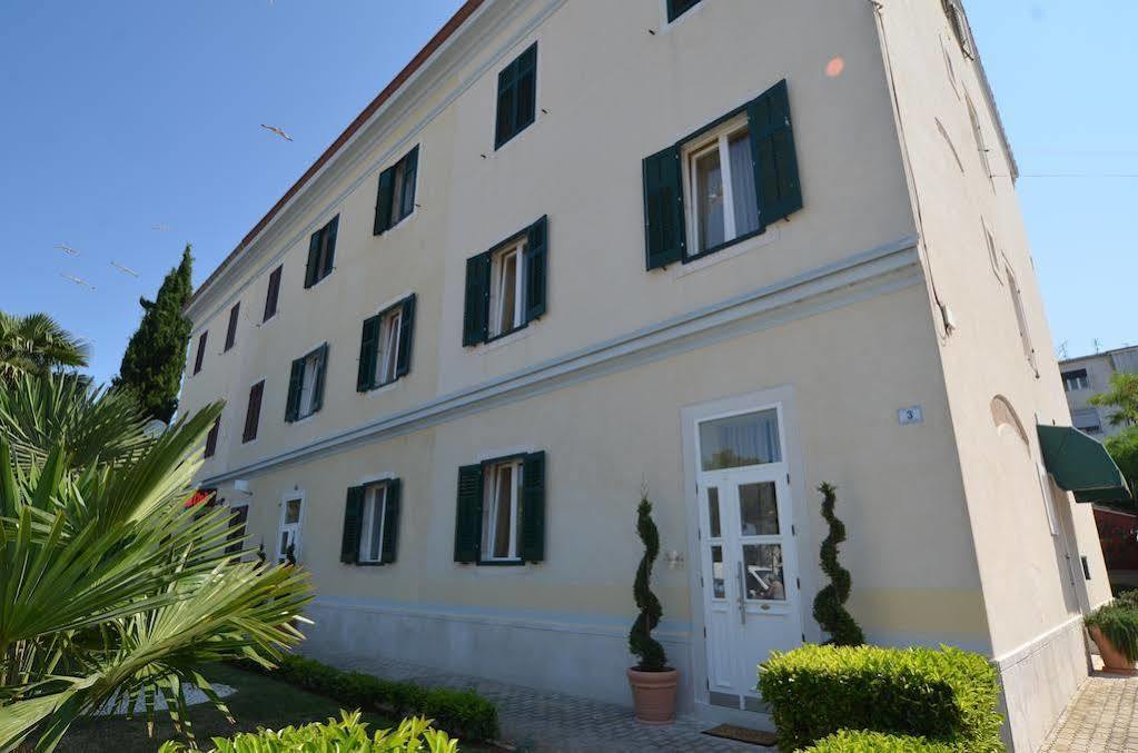 Apartments Villa Rossella 1 ロヴィニ エクステリア 写真