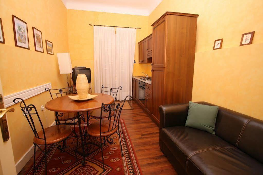 Apartments Villa Rossella 1 ロヴィニ エクステリア 写真