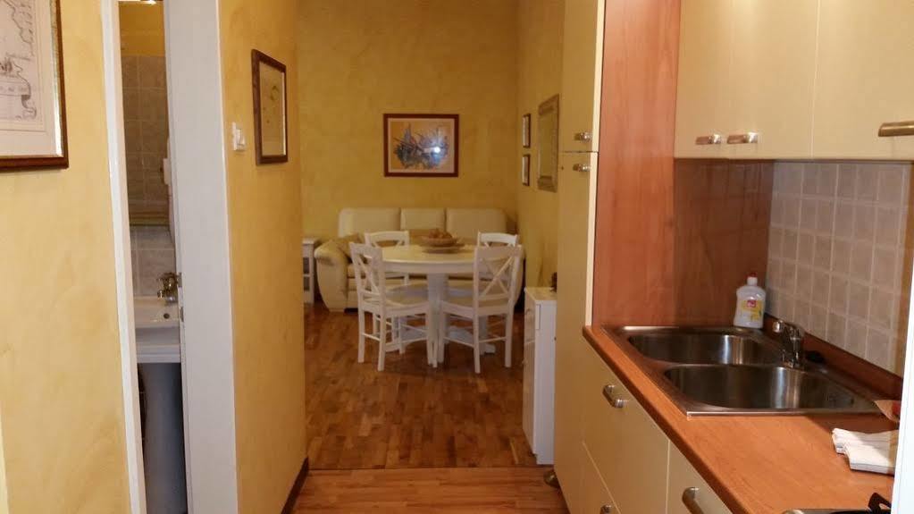 Apartments Villa Rossella 1 ロヴィニ エクステリア 写真
