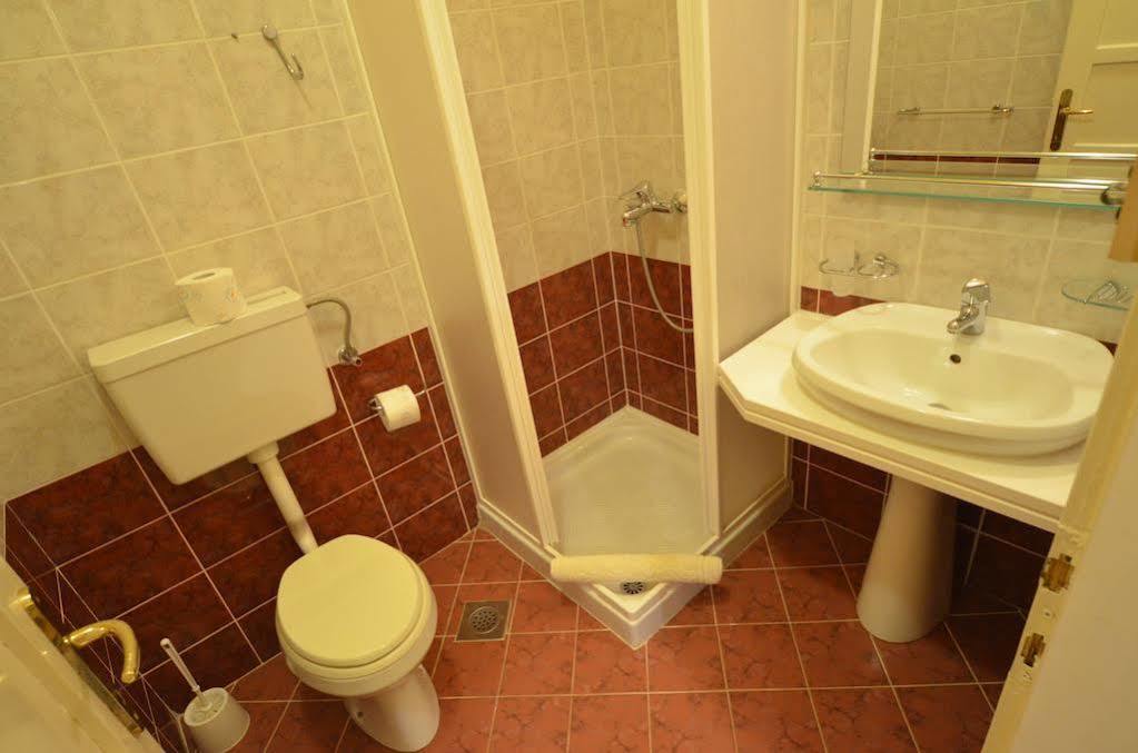 Apartments Villa Rossella 1 ロヴィニ エクステリア 写真